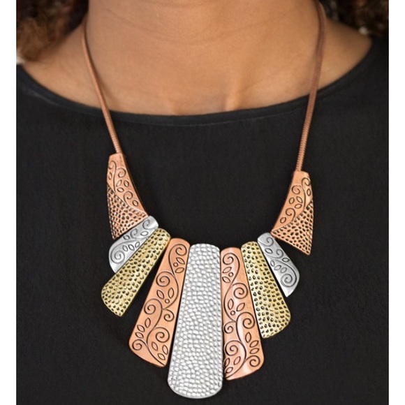 💎 2/$13💎 👗HP👗 Untamed Necklace - Picture 2 of 4